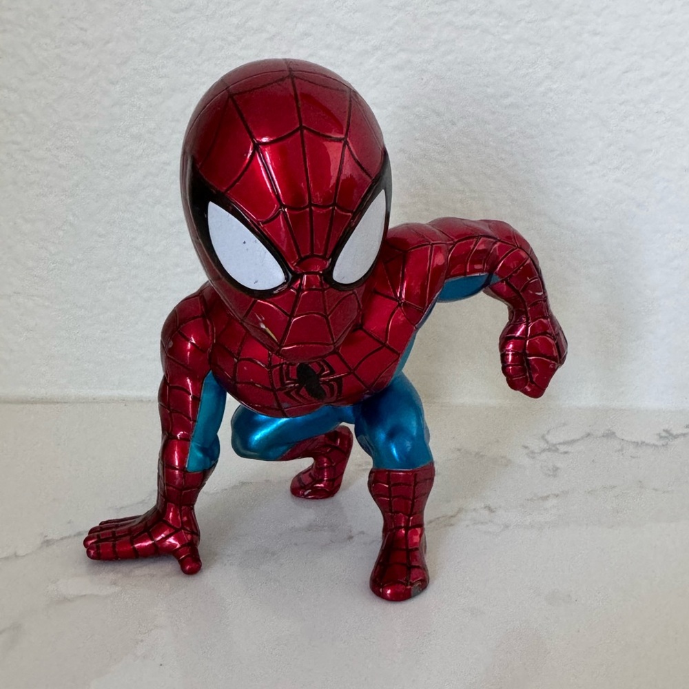 Action Figure - Ultimate Spider-Man 6” Metals Die-Cast Figure.